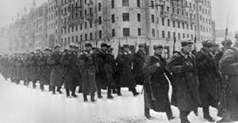 Před 75 lety umožnila porážka Němců v bitvě o Moskvu Rudé armádě ...